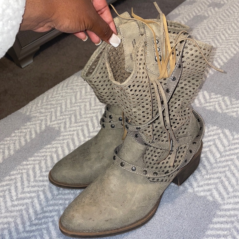 Lasso boots